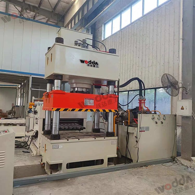 500噸液(yè)壓拉伸機(ji)客戶現場(chang)1 500噸液壓拉(la)伸機客戶(hu)現場1