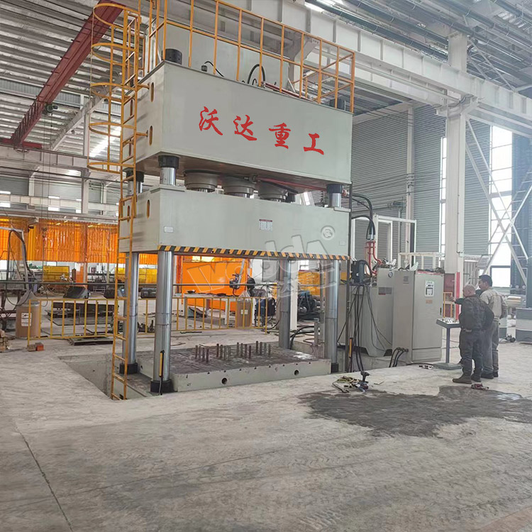 1000噸四(si)柱液壓機安(an)裝現場 1000噸四(si)柱液壓機安(an)裝現場