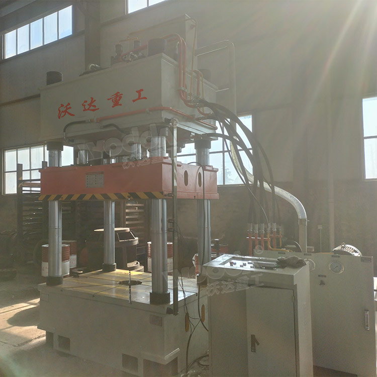 315噸封(feng)頭拉伸機 315噸封頭(tóu)拉伸機