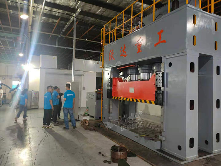 1000噸框架(jia)式液壓機(ji) 1000噸框架式(shì)液壓機