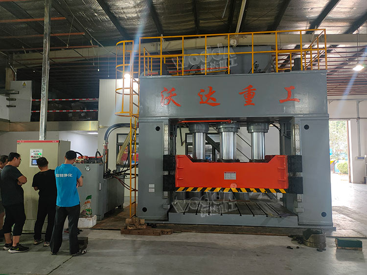 1000噸框架式(shi)薄闆拉伸(shen)液壓機 1000噸(dūn)框架式薄(bao)闆拉伸液(yè)壓機