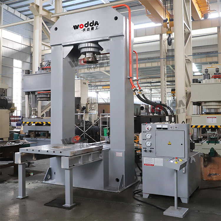 315噸龍門式(shi)液壓機 315噸龍(long)門式液壓機(ji)