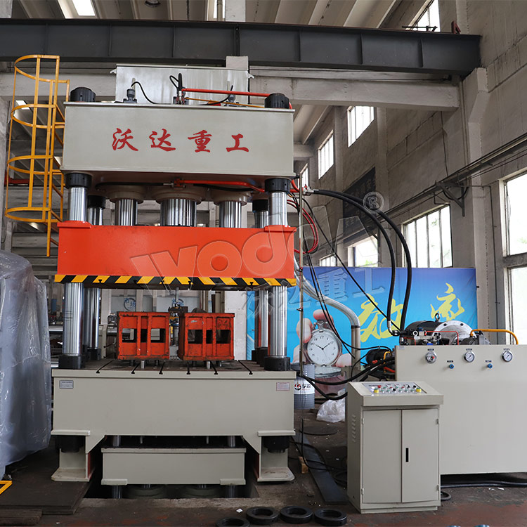 800噸汽車(chē)配件拉伸液(ye)壓機(四柱式(shì)) 800噸汽車配件(jiàn)拉伸液壓機(ji)(四柱式)