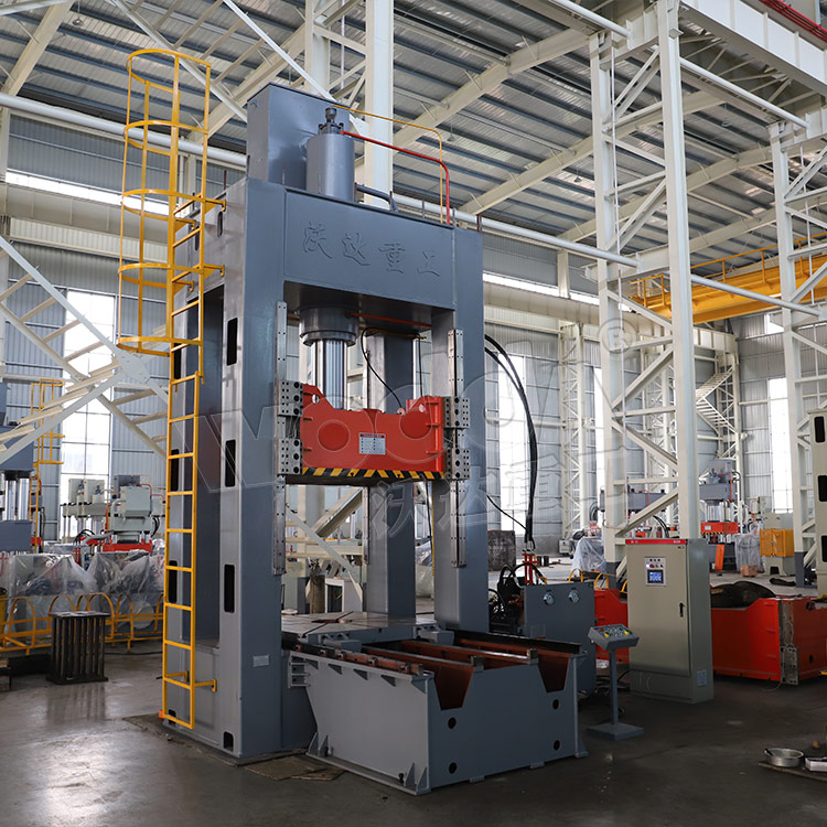 315噸(dun)框架式(shì)液壓機(jī)車間現(xian)貨 315噸框(kuàng)架式液(yè)壓機車(chē)間現貨(huò)