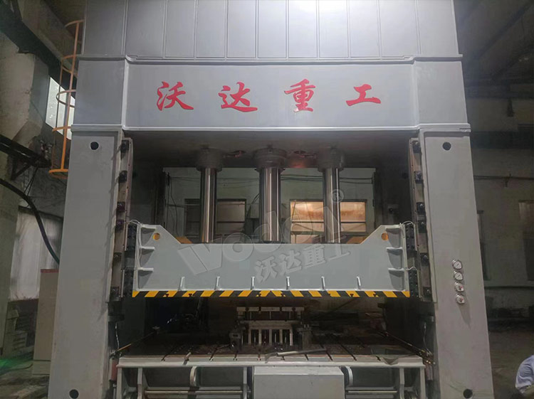 630噸(dun)框架式液(yè)壓機 630噸框(kuang)架式液壓(yā)機