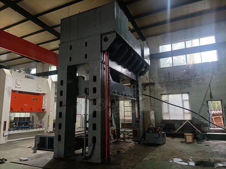 630噸(dūn)框架式拉(la)伸液壓機(ji) 630噸框架式(shì)拉伸液壓(ya)機