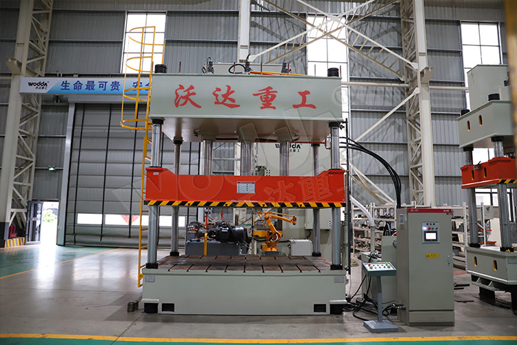 315噸汽車(chē)内飾件液壓機 315噸(dūn)汽車内飾件液壓(yā)機