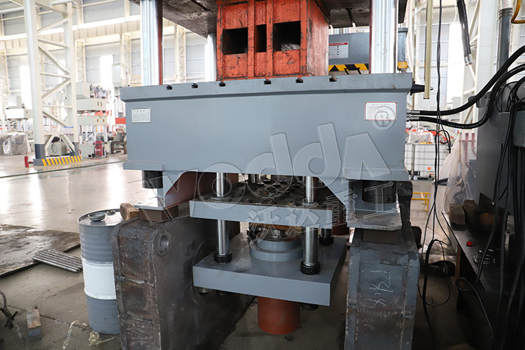 液壓墊多(duo)頂杆 液壓墊(niàn)多頂杆