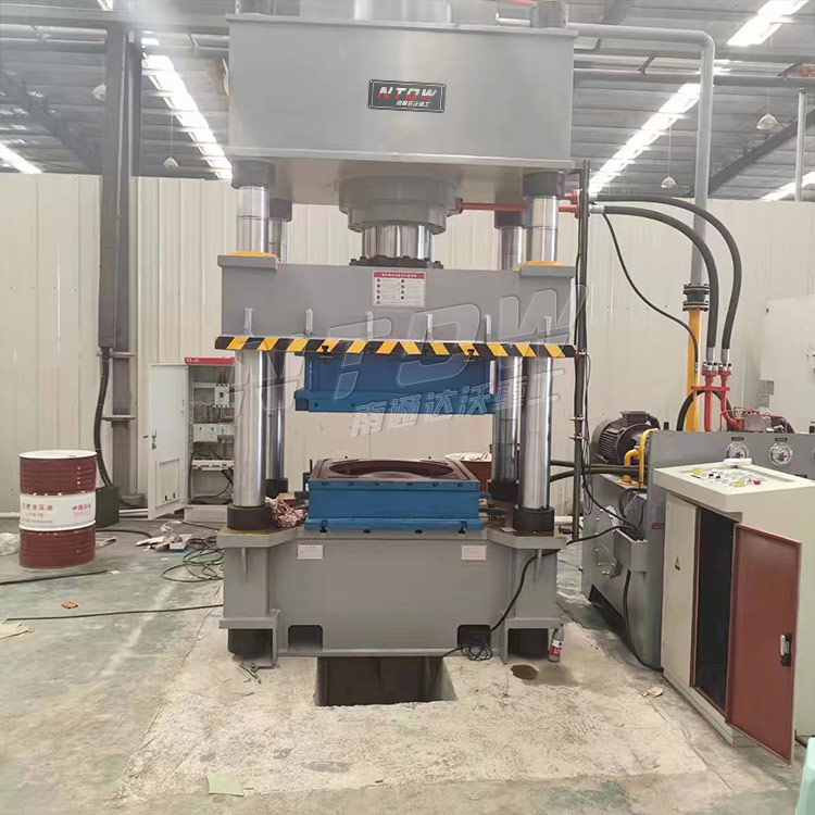 400噸(dūn)不鏽鋼水箱拉伸(shen)液壓機 400噸不鏽鋼(gang)水箱拉伸液壓機(jī)