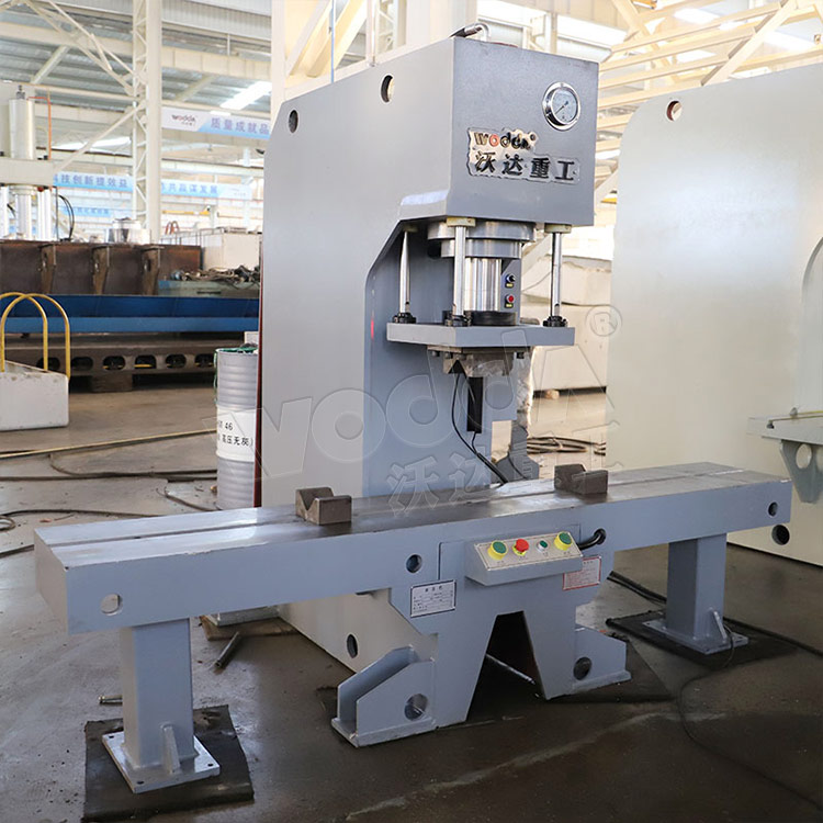 63噸單臂長軸校直(zhi)液壓機