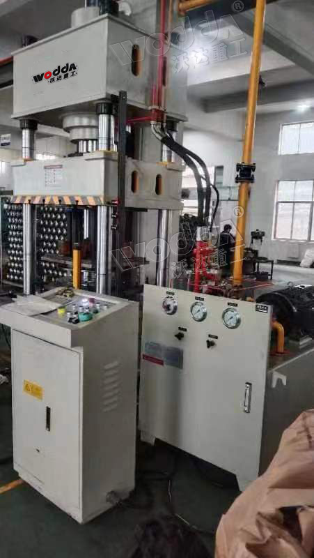 315噸四柱(zhu)拉伸液壓機(ji) 315噸四柱拉伸(shēn)液壓機