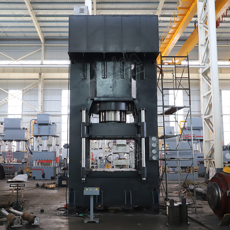 1800噸框(kuang)架式液壓機(jī).jpg 1800噸框架式液(yè)壓機.jpg