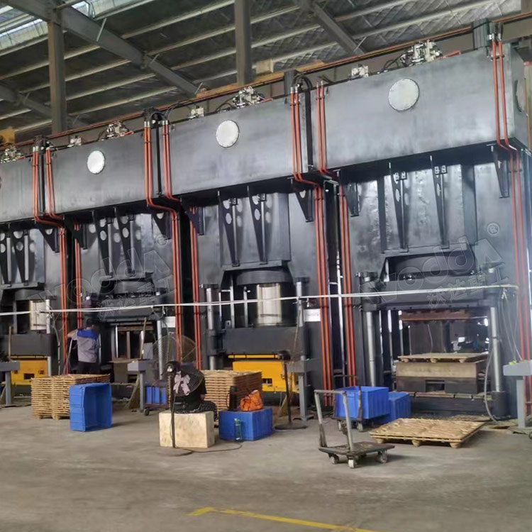 1800噸龍門框(kuàng)式液壓機