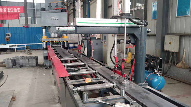 500噸全自動錨(máo)杆托盤生産線.jpg 500噸(dūn)全自動錨杆托盤(pán)生産線.jpg