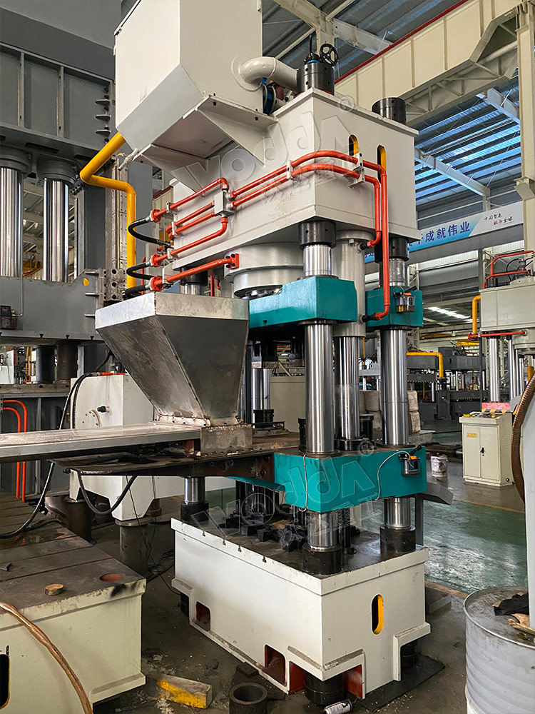 630噸全(quan)自動鹽磚機 630噸全(quán)自動鹽磚機