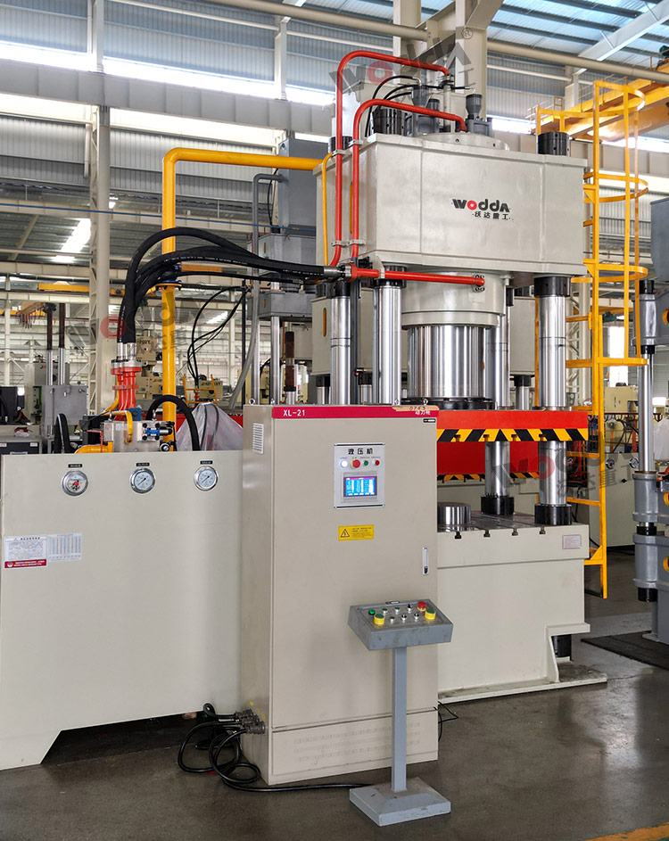 伺(sì)服800噸三梁(liáng)四柱液壓(ya)機 伺服800噸(dun)三梁四柱(zhu)液壓機