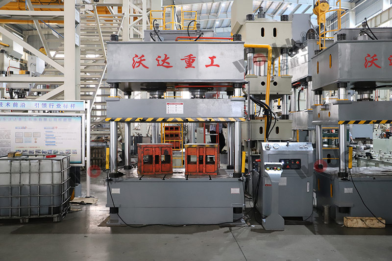 200噸四柱液(yè)壓機 200噸四(si)柱液壓機(ji)