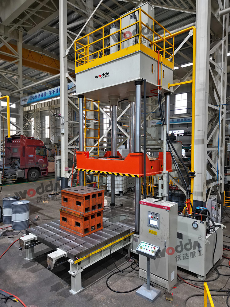 200噸四柱液(ye)壓機 200噸四柱液壓(yā)機