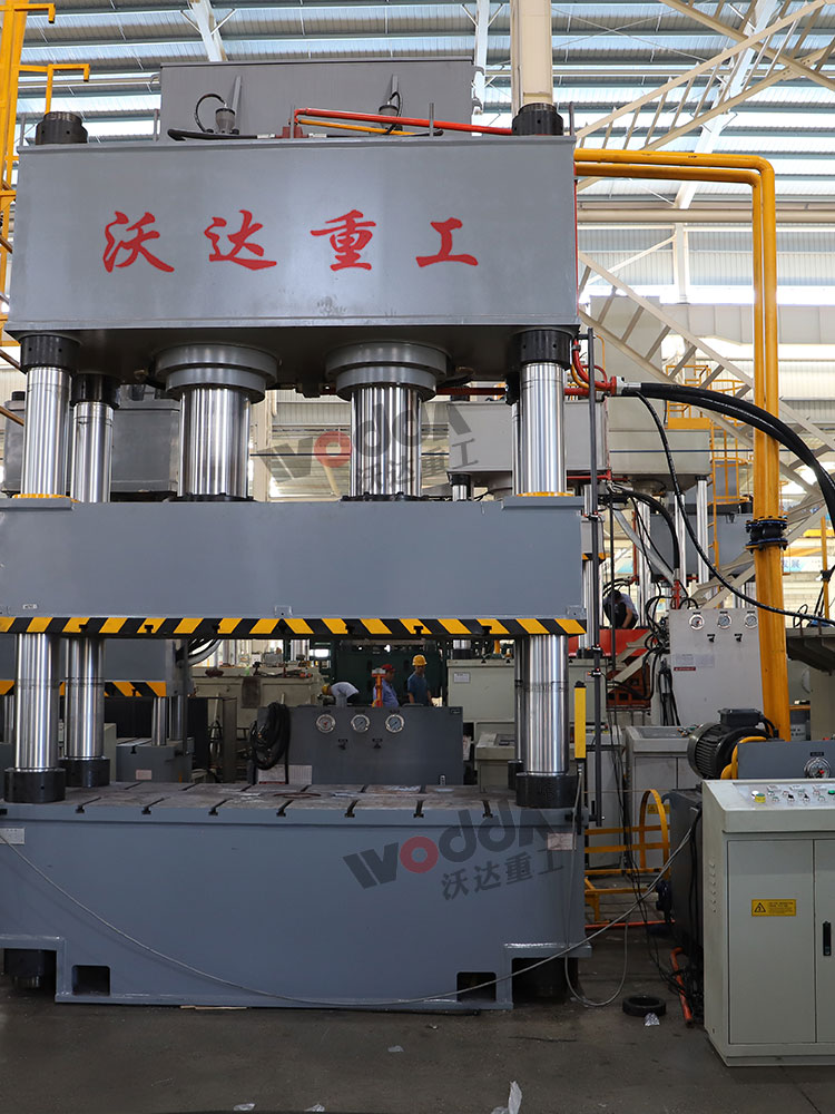 雙缸800噸四(si)柱液壓機 雙(shuang)缸800噸四柱液(ye)壓機