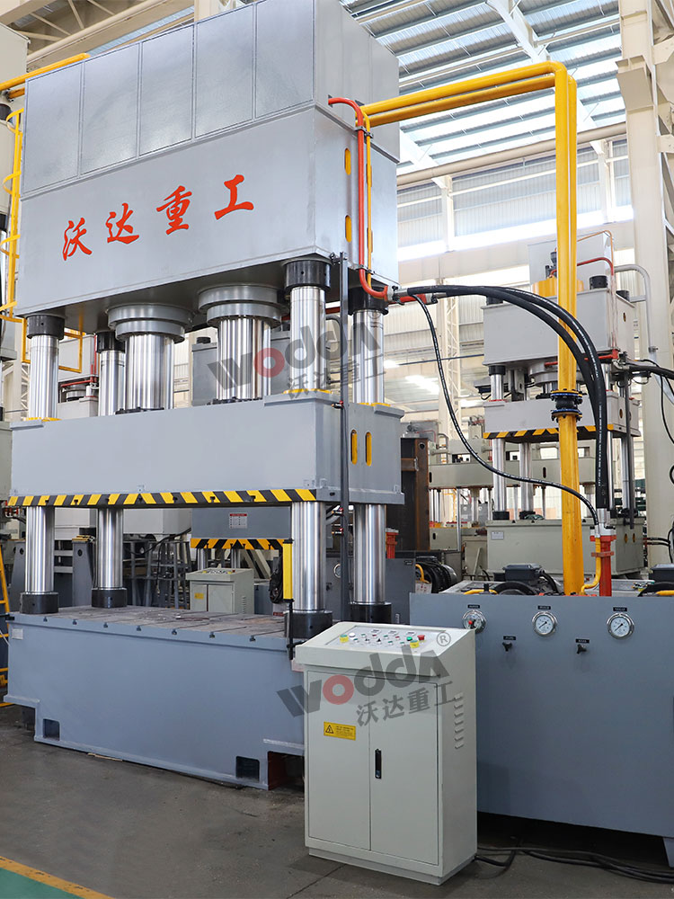 800噸四(si)柱液壓機YQ32-800T 800噸(dūn)四柱液壓機(ji)YQ32-800T