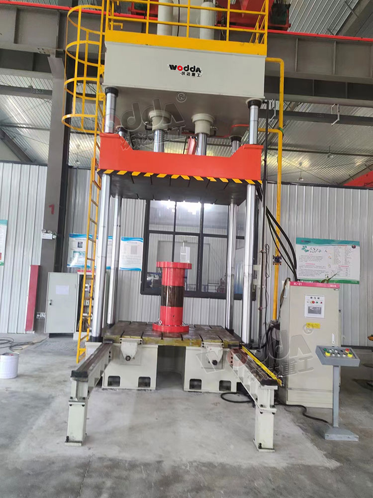 四柱式200噸電(dian)機壓裝液壓機 四(sì)柱式200噸電機壓裝(zhuāng)液壓機