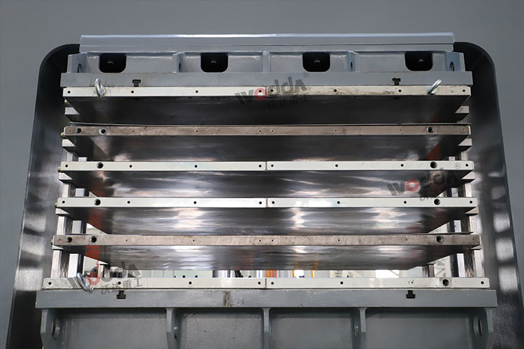 多層(céng)熱壓闆 多(duo)層熱壓闆(pan)