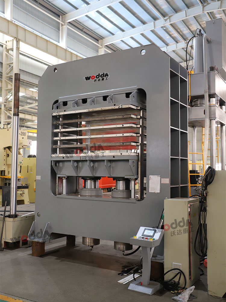 400噸龍(long)門液壓機(jī) 400噸龍門液(ye)壓機