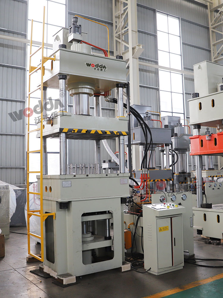 四(sì)柱拉伸(shēn)液壓機(jī)(液壓墊(nian)) 四柱拉(la)伸液壓(yā)機(液壓(ya)墊)