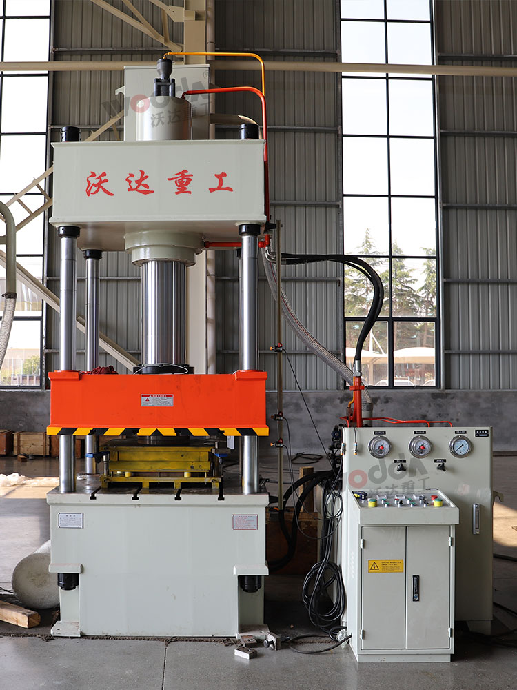 200噸三梁(liang)四柱沖(chòng)壓機 200噸(dun)三梁四(si)柱沖壓(ya)機