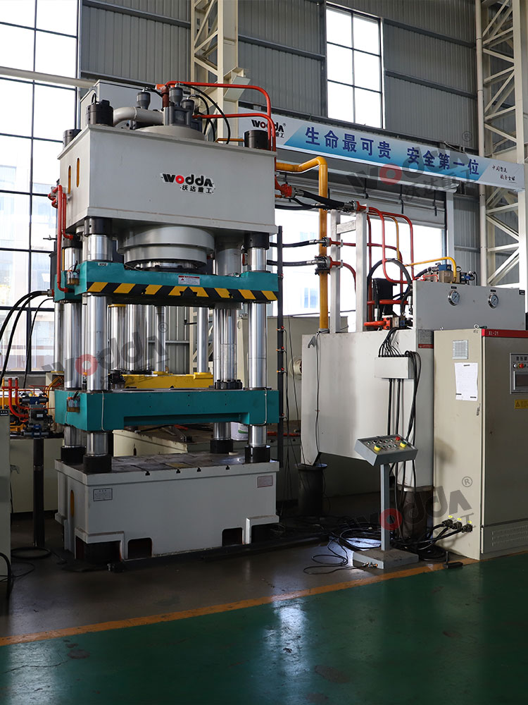 630噸(dun)四梁四柱液壓機(ji)