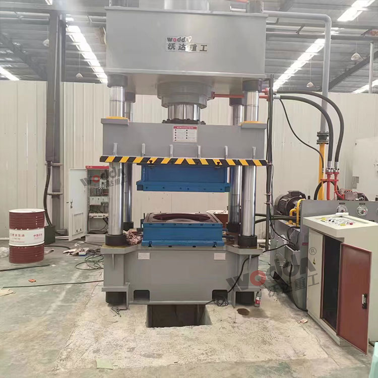 400噸不鏽鋼(gang)水箱闆拉(la)伸液壓機(ji) 400噸不鏽鋼(gāng)水箱闆拉(lā)伸液壓機(jī)