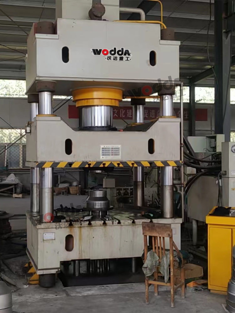 500噸不鏽鋼白(bái)酒桶封頭拉伸機(ji) 500噸不鏽鋼白酒桶(tǒng)封頭拉伸機