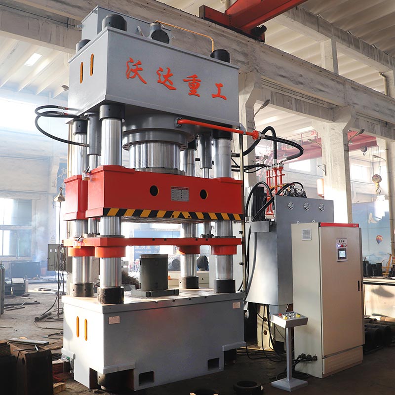 1250噸四梁(liáng)四柱液壓機(jī) 1250噸四梁四柱(zhu)液壓機