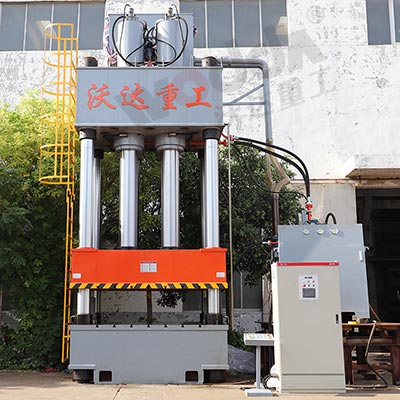 1500噸液壓機(jī)_1500噸三梁四柱液壓(ya)機