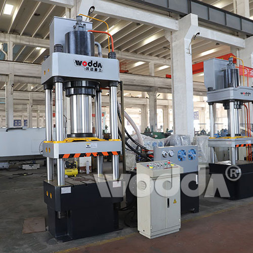 315噸三梁(liáng)四柱液(yè)壓機(四(si)柱油壓(ya)機)