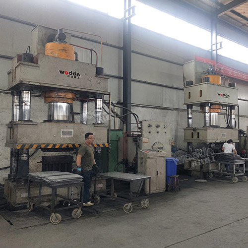 不鏽(xiù)鋼地溝蓋闆(pan)成型液壓機(ji)