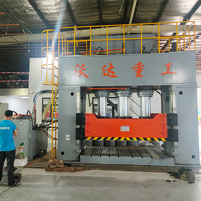 1000噸框架式薄(bao)闆拉伸液壓(yā)機_1000噸框架液(ye)壓機