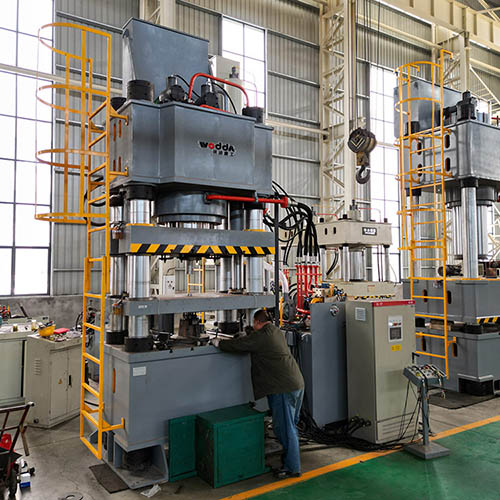 800噸鐵矽鋁(lǚ)磁芯粉末成(chéng)型液壓機