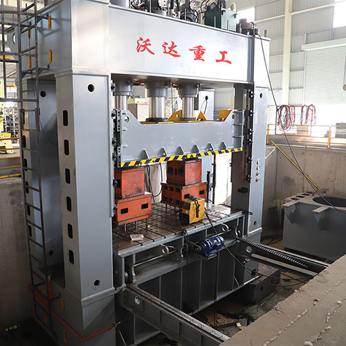 630噸框架式(shi)液壓機