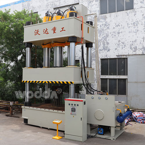 1800T三梁(liáng)四柱液壓機