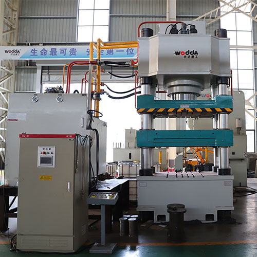 800噸(dūn)牛羊舔磚液壓(yā)機_20公斤鹽磚液(ye)壓機